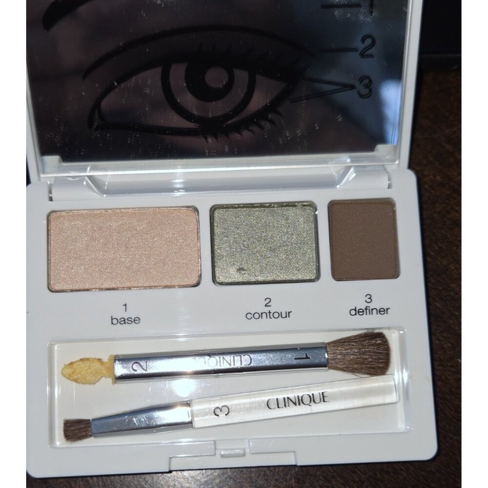 CLINIQUE Colour Surge Eye Shadow Trio Stay Matte Sable Shimmer Sage & Day Break - Picture 4 of 5